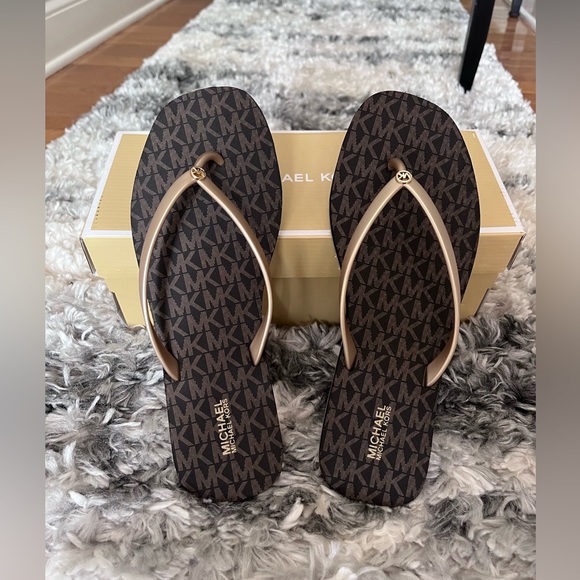 Michael Kors Shoes - NEW!Michael Kors Jinx Flip Flop